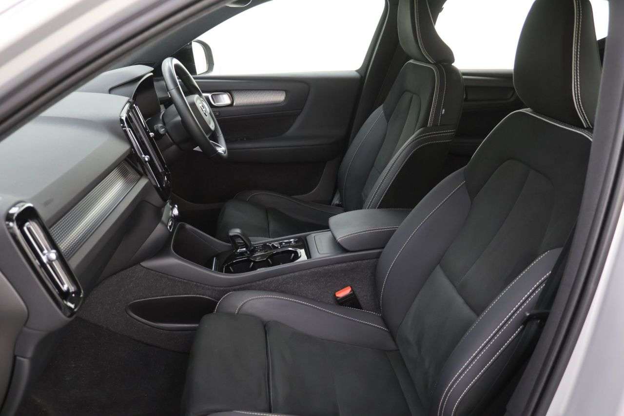 2024 VOLVO XC40 2024 VOLVO XC40