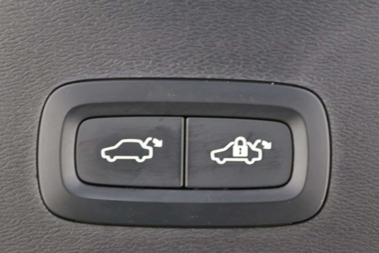 2024 VOLVO XC40 2024 VOLVO XC40