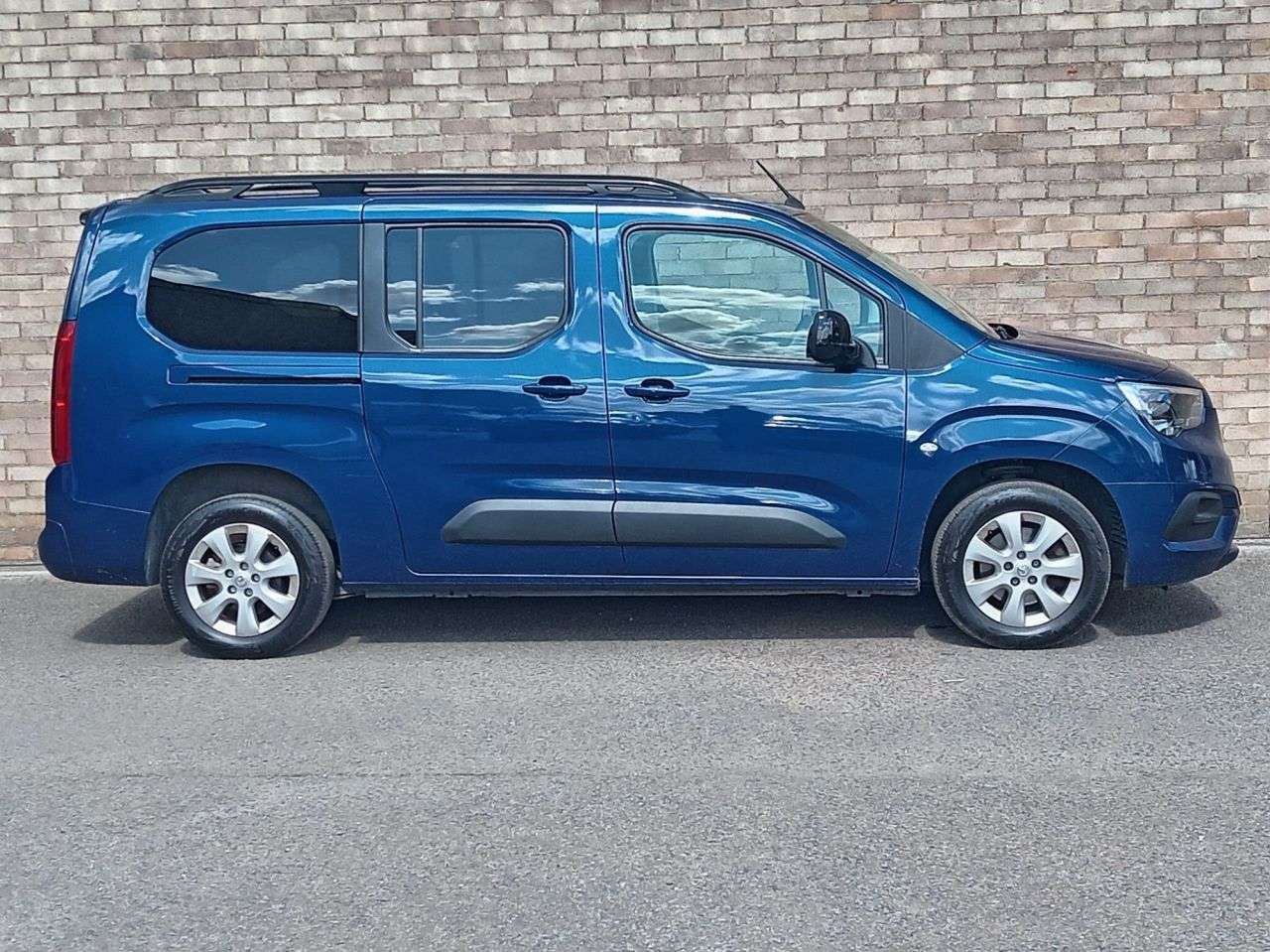 A 2023 VAUXHALL COMBO LIFE 1.5L 5d 101 BHP A 2023 VAUXHALL COMBO LIFE 1.5L 5d 101 BHP