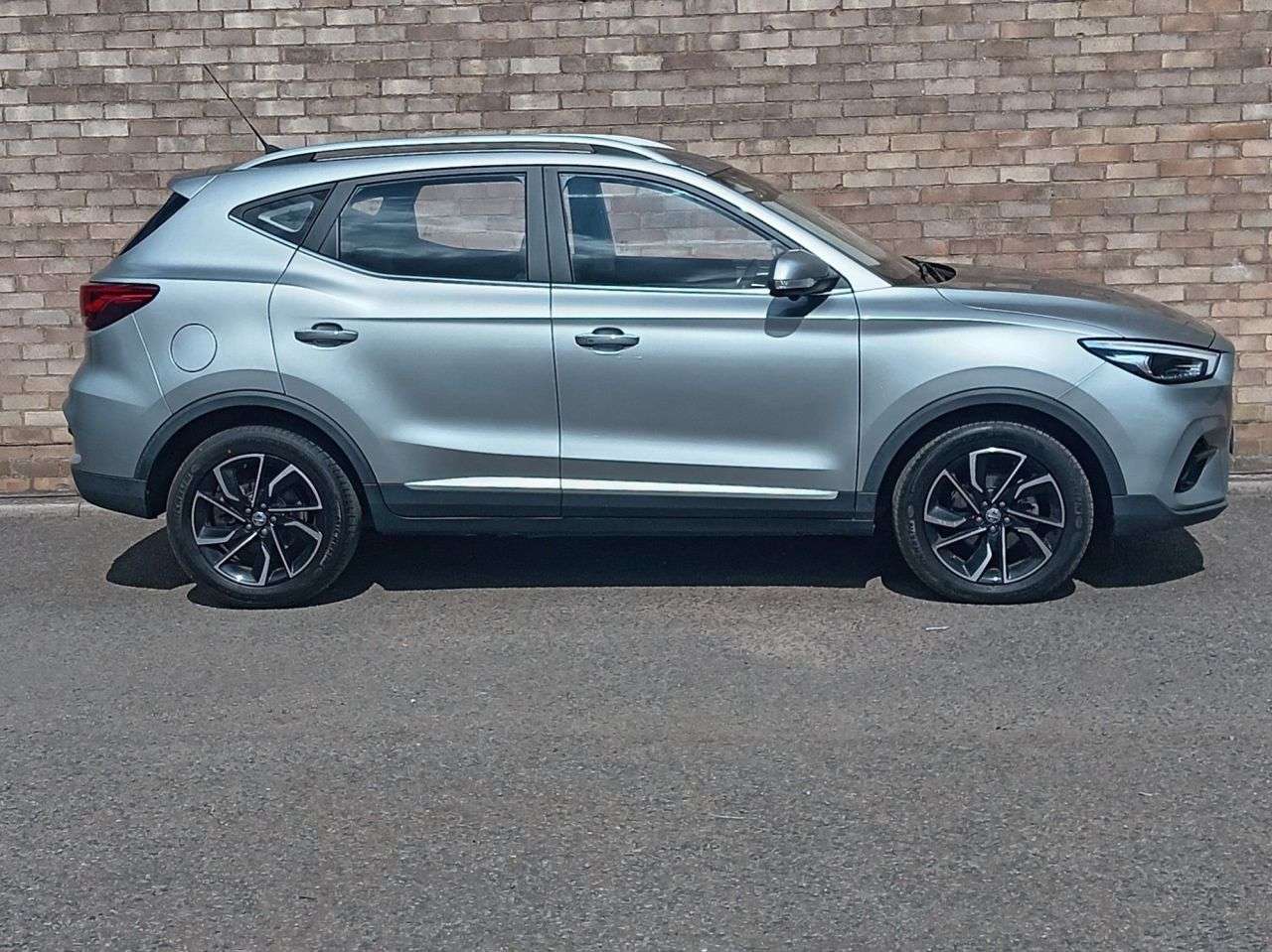 A 2023 MG MG ZS 1.0 T-GDI Exclusive SUV 5dr Petrol Auto Euro 6 (111 ps) A 2023 MG MG ZS 1.0 T-GDI Exclusive SUV 5dr Petrol Auto Euro 6 (111 ps)