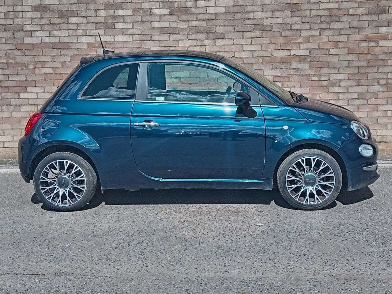 A 2023 FIAT 500 1.0 MHEV Hatchback 3dr Petrol Manual Euro 6 (s/s) (70 bhp) A 2023 FIAT 500 1.0 MHEV Hatchback 3dr Petrol Manual Euro 6 (s/s) (70 bhp)