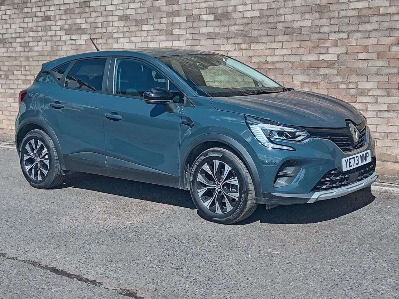 A 2023 RENAULT CAPTUR 1.6 E-TECH evolution SUV 5dr Petrol Hybrid Auto Euro 6 (s/s) (145 ps) A 2023 RENAULT CAPTUR 1.6 E-TECH evolution SUV 5dr Petrol Hybrid Auto Euro 6 (s/s) (145 ps)