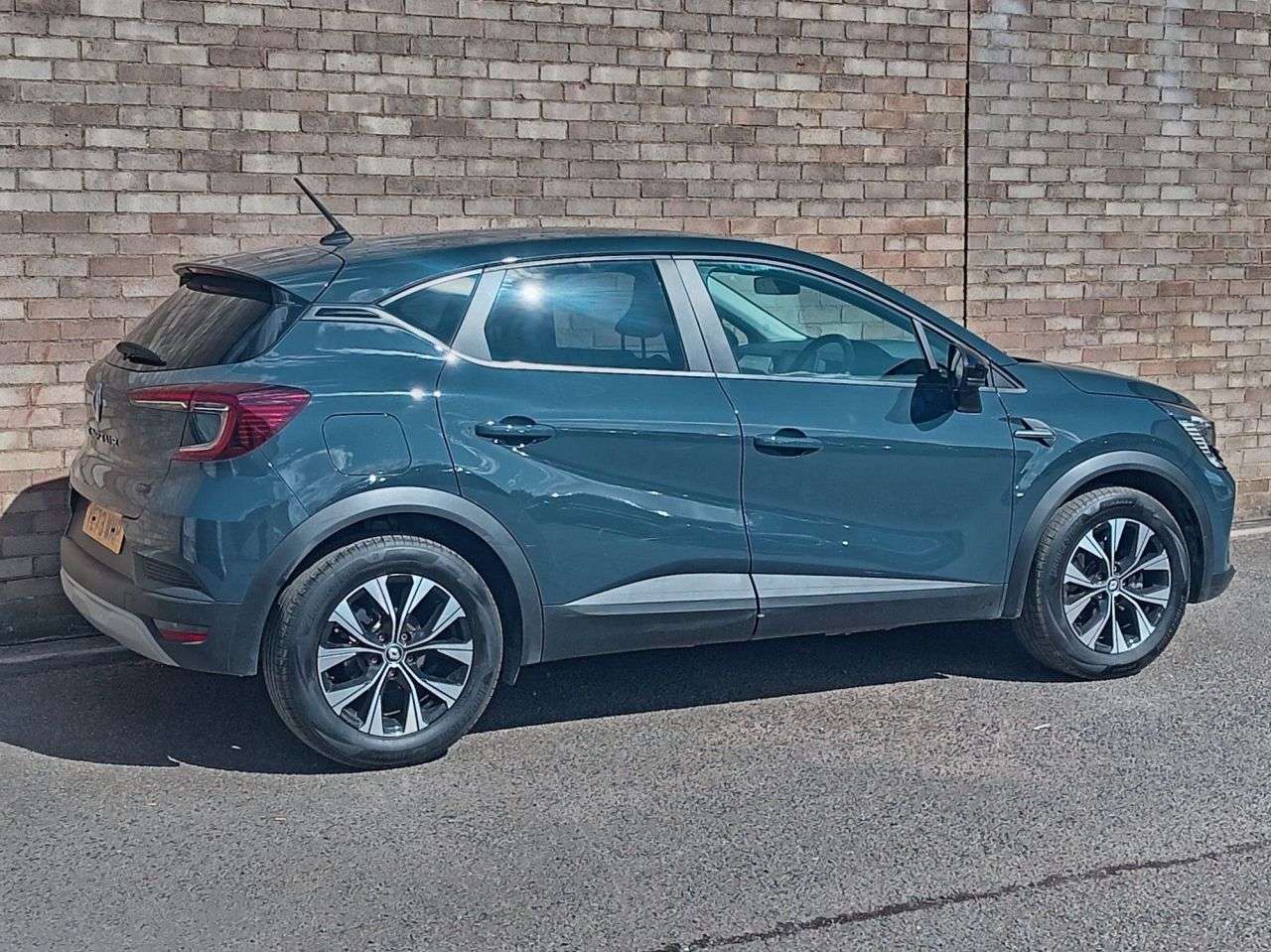 A 2023 RENAULT CAPTUR 1.6 E-TECH evolution SUV 5dr Petrol Hybrid Auto Euro 6 (s/s) (145 ps) A 2023 RENAULT CAPTUR 1.6 E-TECH evolution SUV 5dr Petrol Hybrid Auto Euro 6 (s/s) (145 ps)