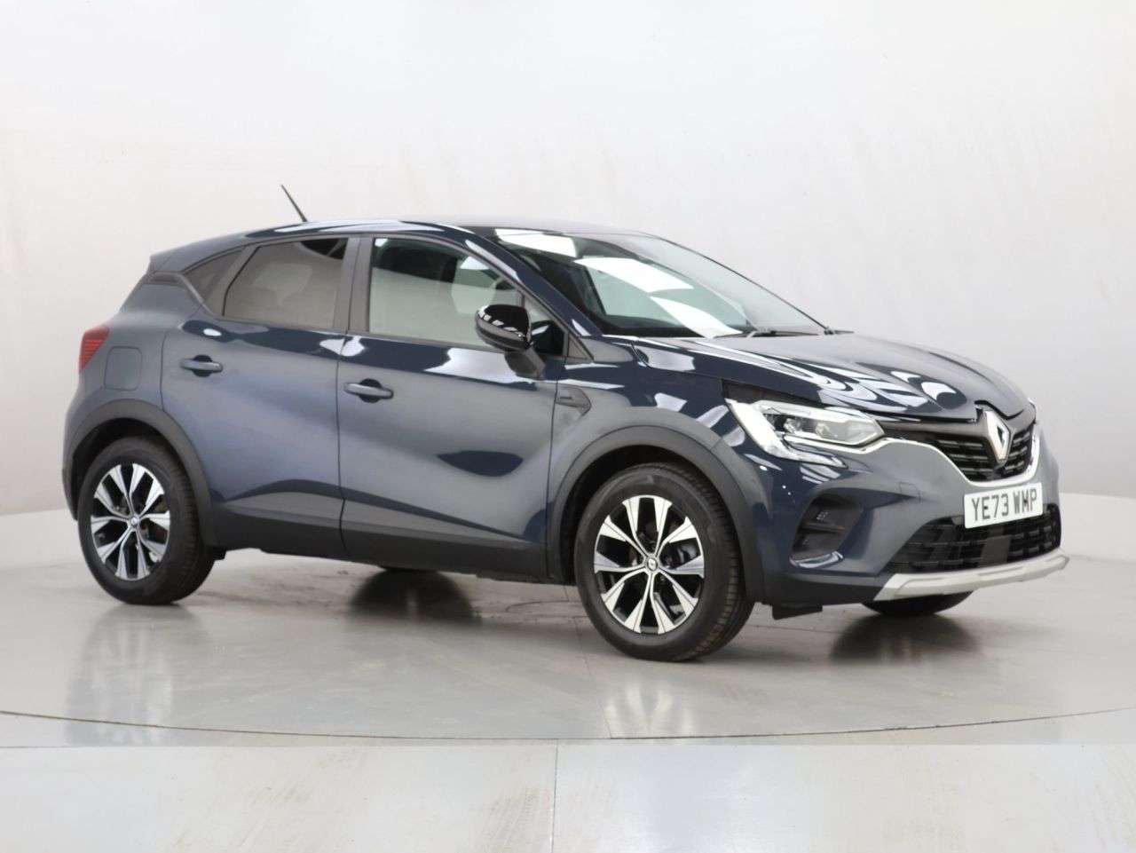 A 2023 RENAULT CAPTUR 1.6 E-TECH evolution SUV 5dr Petrol Hybrid Auto Euro 6 (s/s) (145 ps) A 2023 RENAULT CAPTUR 1.6 E-TECH evolution SUV 5dr Petrol Hybrid Auto Euro 6 (s/s) (145 ps)
