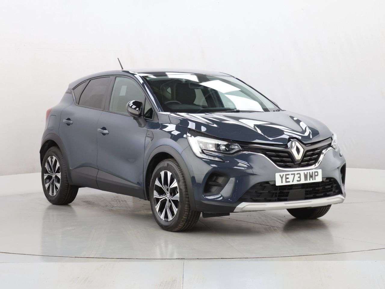 A 2023 RENAULT CAPTUR 1.6 E-TECH evolution SUV 5dr Petrol Hybrid Auto Euro 6 (s/s) (145 ps) A 2023 RENAULT CAPTUR 1.6 E-TECH evolution SUV 5dr Petrol Hybrid Auto Euro 6 (s/s) (145 ps)
