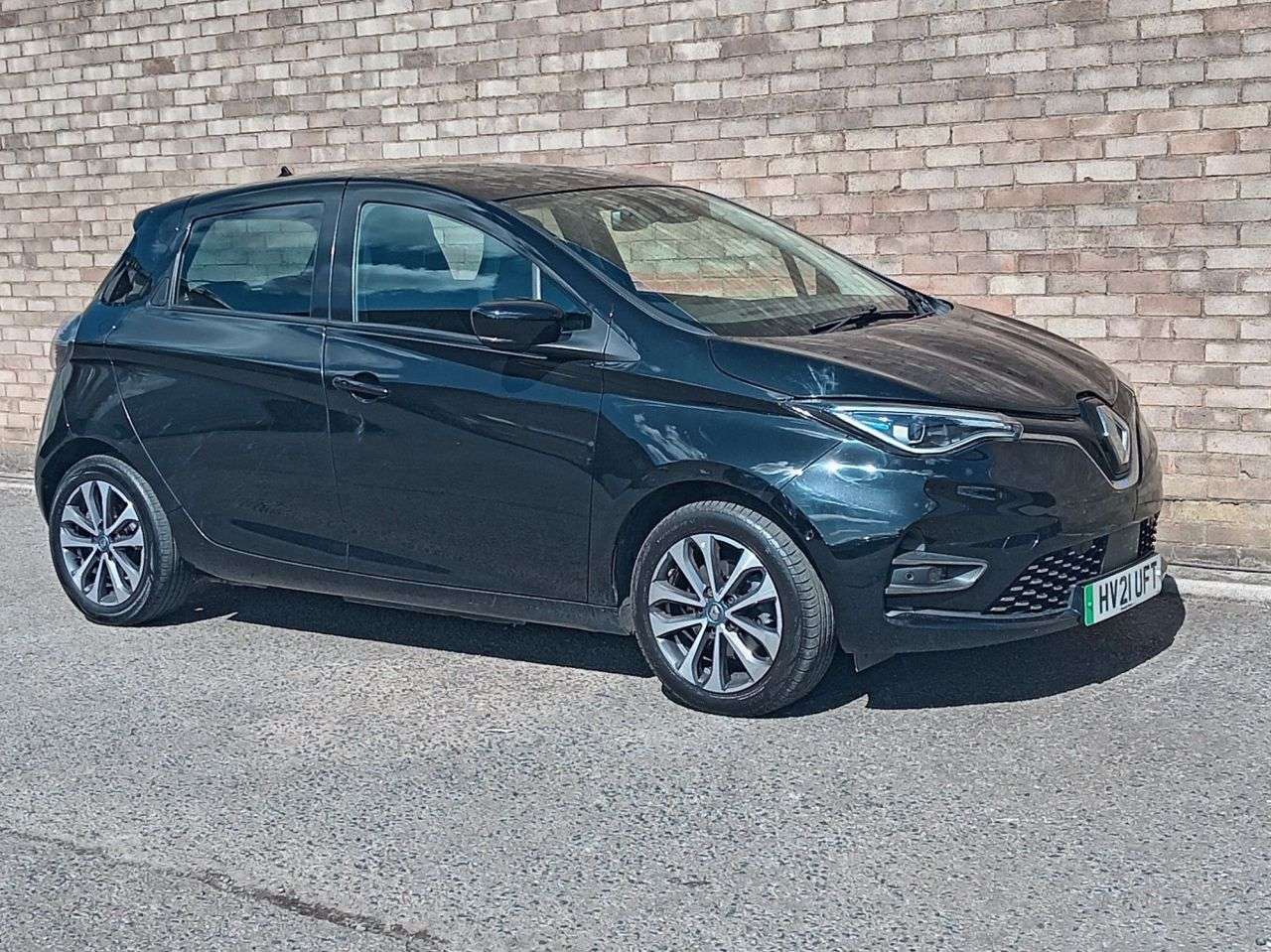 A 2021 RENAULT ZOE R135 52kWh GT Line Hatchback 5dr Electric Auto (i, Rapid Charge) (134 bhp) A 2021 RENAULT ZOE R135 52kWh GT Line Hatchback 5dr Electric Auto (i, Rapid Charge) (134 bhp)