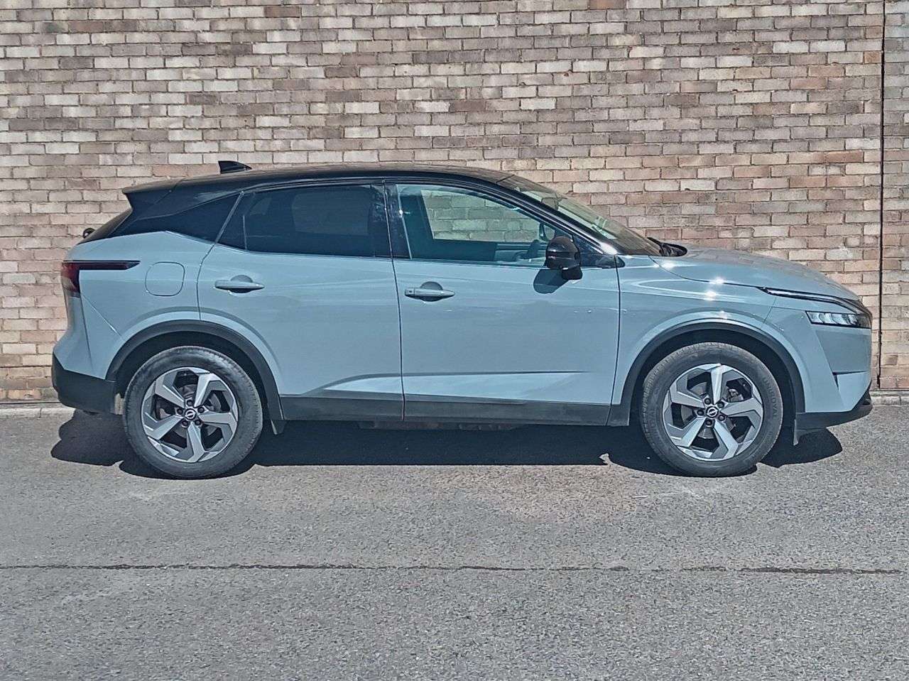 A 2022 NISSAN QASHQAI 1.3 DIG-T MHEV N-Connecta SUV 5dr Petrol Hybrid Manual Euro 6 (s/s) (140 ps A 2022 NISSAN QASHQAI 1.3 DIG-T MHEV N-Connecta SUV 5dr Petrol Hybrid Manual Euro 6 (s/s) (140 ps