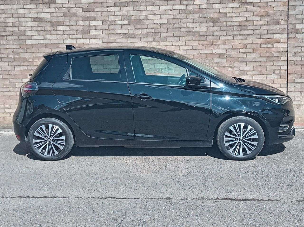 A 2023 RENAULT ZOE R135 EV50 52kWh Techno Hatchback 5dr Electric Auto (Boost Charge) (134 bhp) A 2023 RENAULT ZOE R135 EV50 52kWh Techno Hatchback 5dr Electric Auto (Boost Charge) (134 bhp)