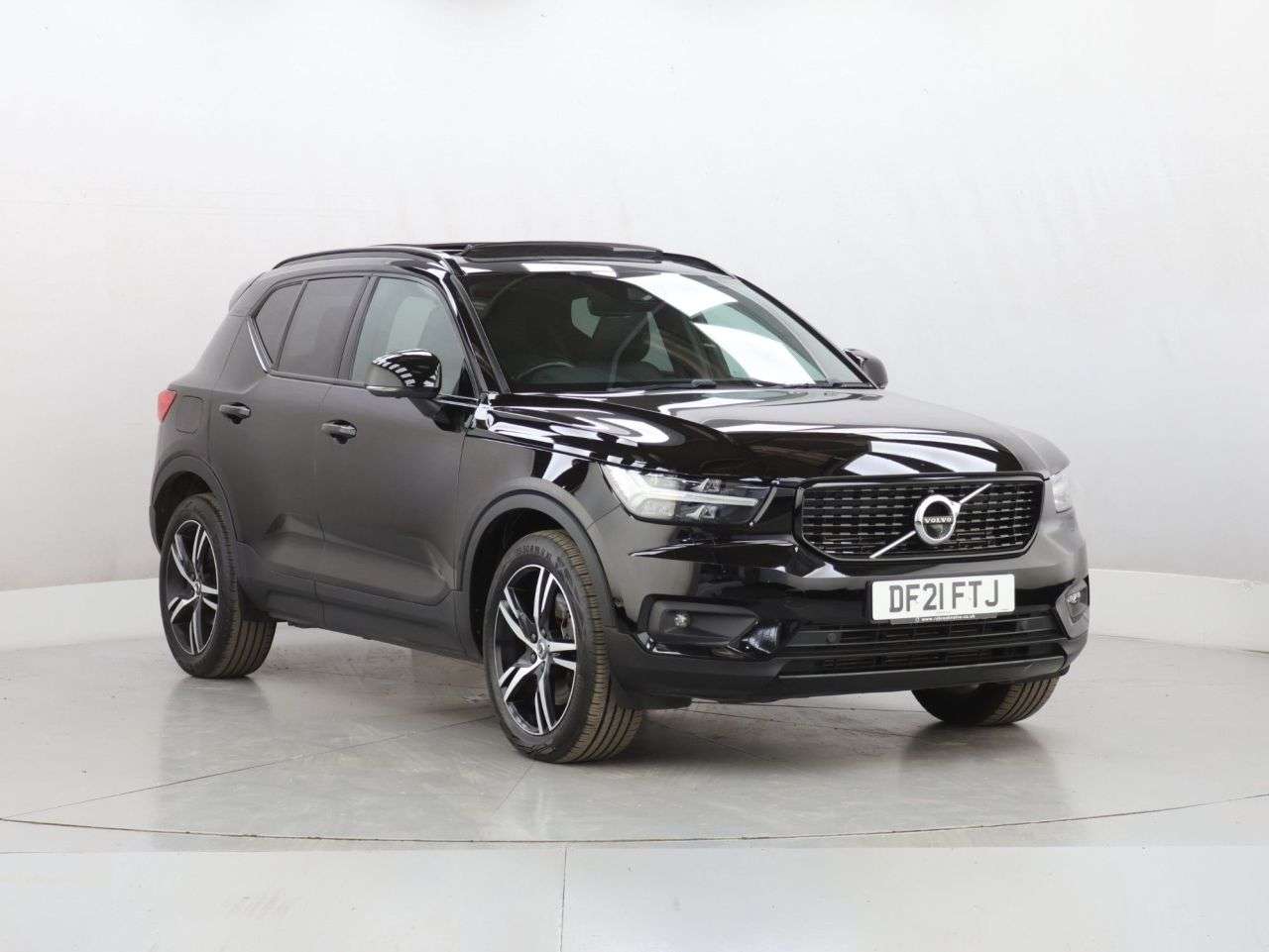 A 2021 VOLVO XC40 1.5h T5 Twin Engine Recharge 10.7kWh R-Design SUV 5dr Petrol Plug-in Hybrid A 2021 VOLVO XC40 1.5h T5 Twin Engine Recharge 10.7kWh R-Design SUV 5dr Petrol Plug-in Hybrid
