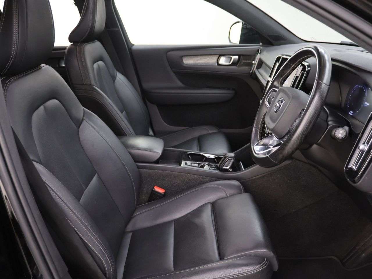 2021 VOLVO XC40 2021 VOLVO XC40