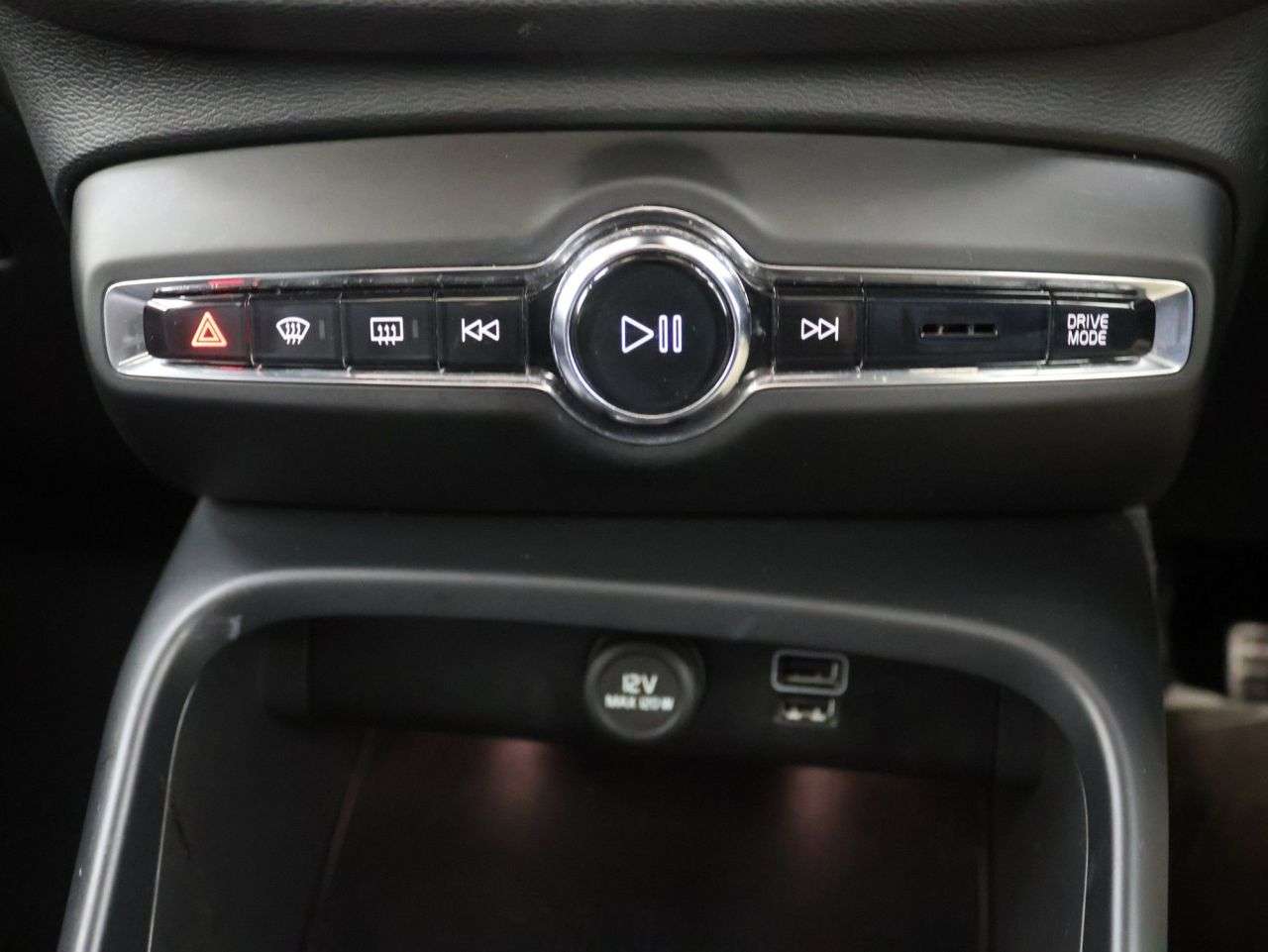 2021 VOLVO XC40 2021 VOLVO XC40