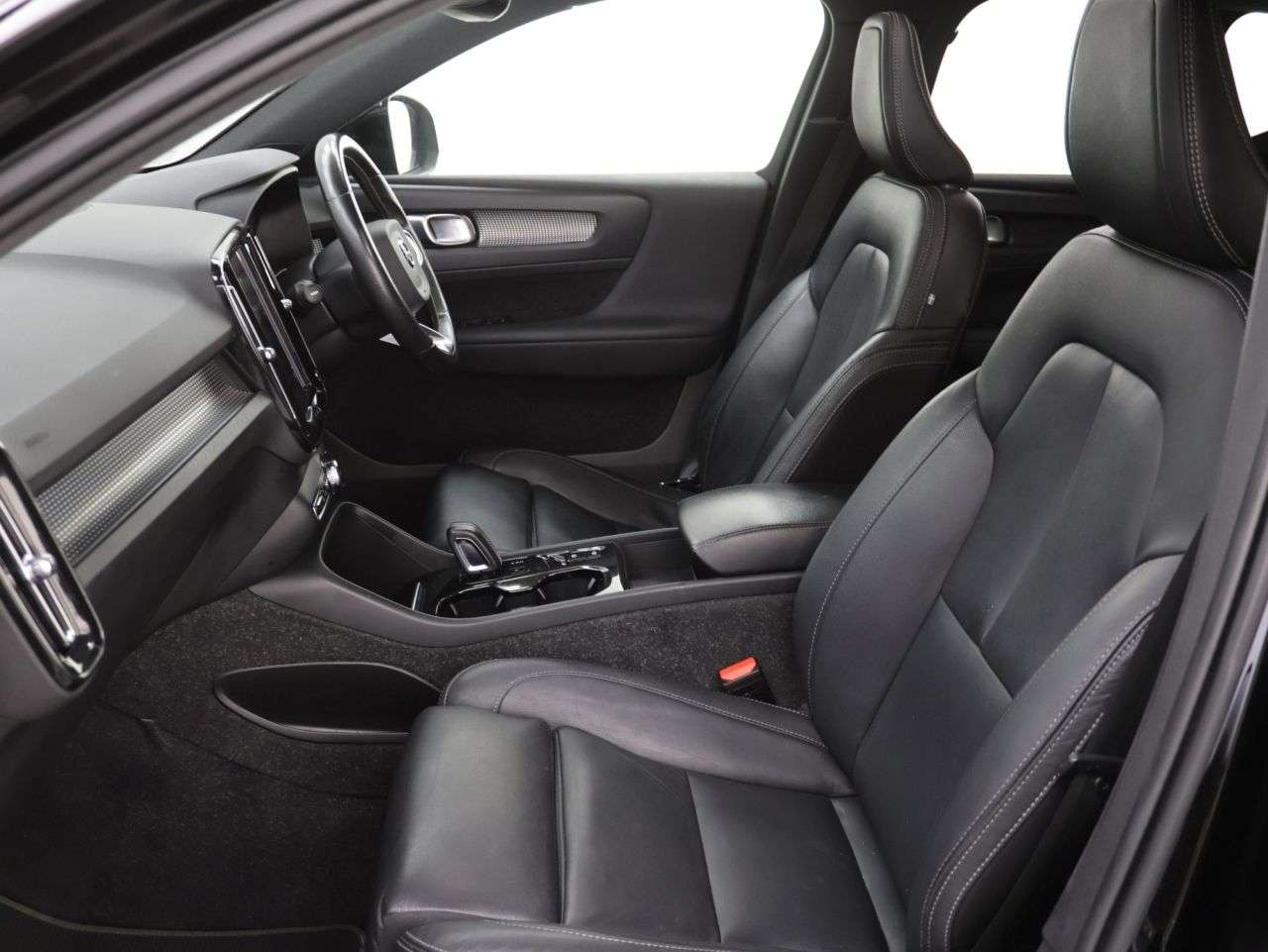2021 VOLVO XC40 2021 VOLVO XC40