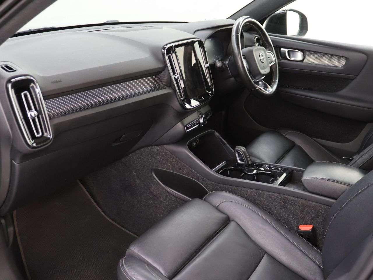 2021 VOLVO XC40 2021 VOLVO XC40