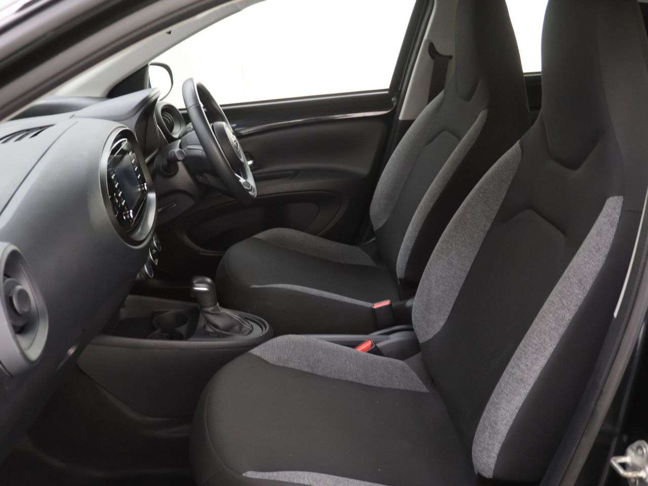 2022 TOYOTA AYGO X 2022 TOYOTA AYGO X