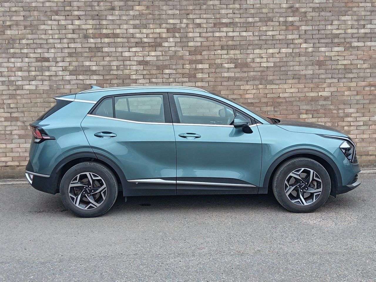 A 2023 KIA SPORTAGE 1.6 T-GDi 2 SUV 5dr Petrol Manual Euro 6 (s/s) (148 bhp) A 2023 KIA SPORTAGE 1.6 T-GDi 2 SUV 5dr Petrol Manual Euro 6 (s/s) (148 bhp)