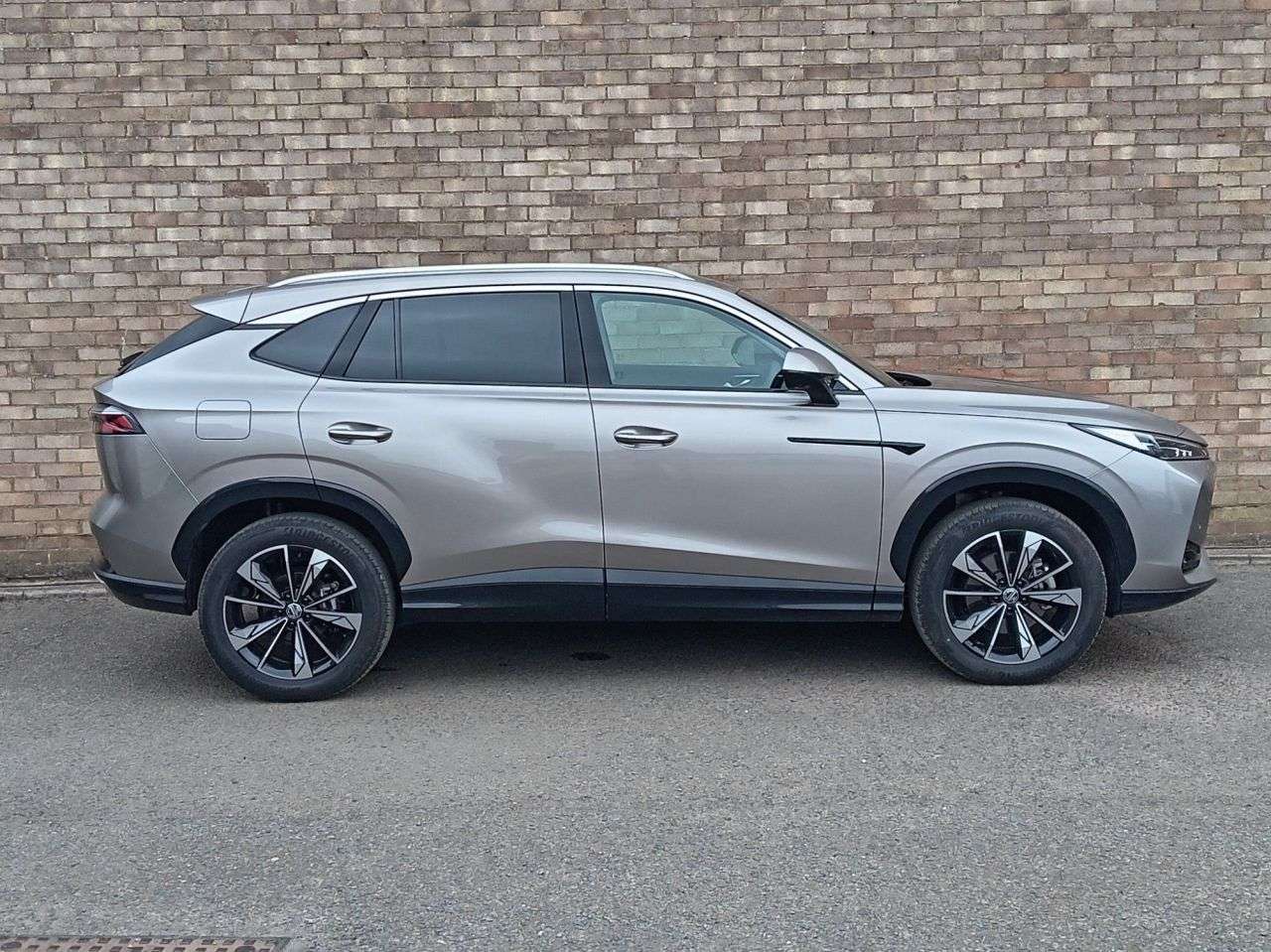 A 2024 MG MG HS 1.5 T-GDI Trophy SUV 5dr Petrol Manual Euro 6 (s/s) (169 ps) A 2024 MG MG HS 1.5 T-GDI Trophy SUV 5dr Petrol Manual Euro 6 (s/s) (169 ps)