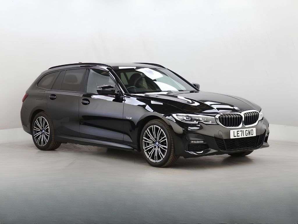 A 2022 BMW 3 SERIES 2.0 330e 12kWh M Sport Touring 5dr Petrol Plug-in Hybrid Auto Euro 6 (s/s) A 2022 BMW 3 SERIES 2.0 330e 12kWh M Sport Touring 5dr Petrol Plug-in Hybrid Auto Euro 6 (s/s)