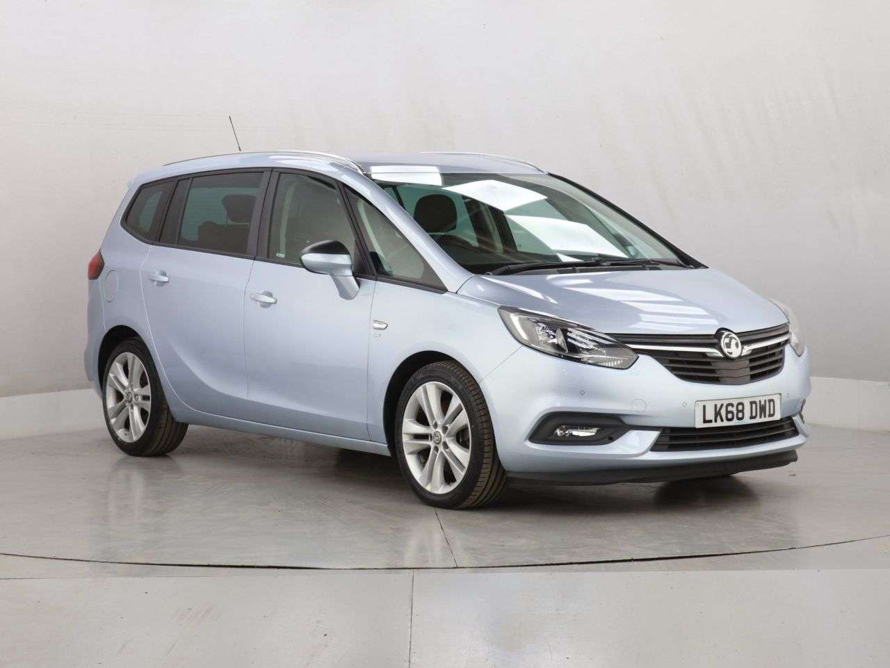 A 2018 VAUXHALL ZAFIRA TOURER 2.0 CDTi SRi MPV 5dr Diesel Manual Euro 6 (s/s) (170 ps) A 2018 VAUXHALL ZAFIRA TOURER 2.0 CDTi SRi MPV 5dr Diesel Manual Euro 6 (s/s) (170 ps)