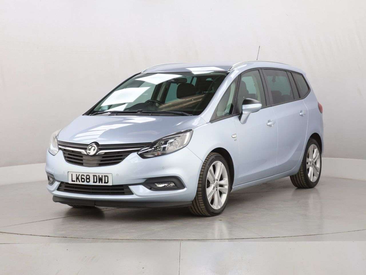 A 2018 VAUXHALL ZAFIRA TOURER 2.0 CDTi SRi MPV 5dr Diesel Manual Euro 6 (s/s) (170 ps) A 2018 VAUXHALL ZAFIRA TOURER 2.0 CDTi SRi MPV 5dr Diesel Manual Euro 6 (s/s) (170 ps)