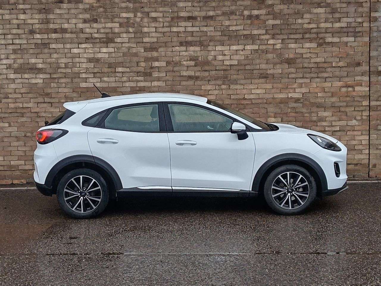 A 2023 FORD PUMA 1.0T EcoBoost MHEV Titanium SUV 5dr Petrol Hybrid DCT Euro 6 (s/s) (125 ps) A 2023 FORD PUMA 1.0T EcoBoost MHEV Titanium SUV 5dr Petrol Hybrid DCT Euro 6 (s/s) (125 ps)