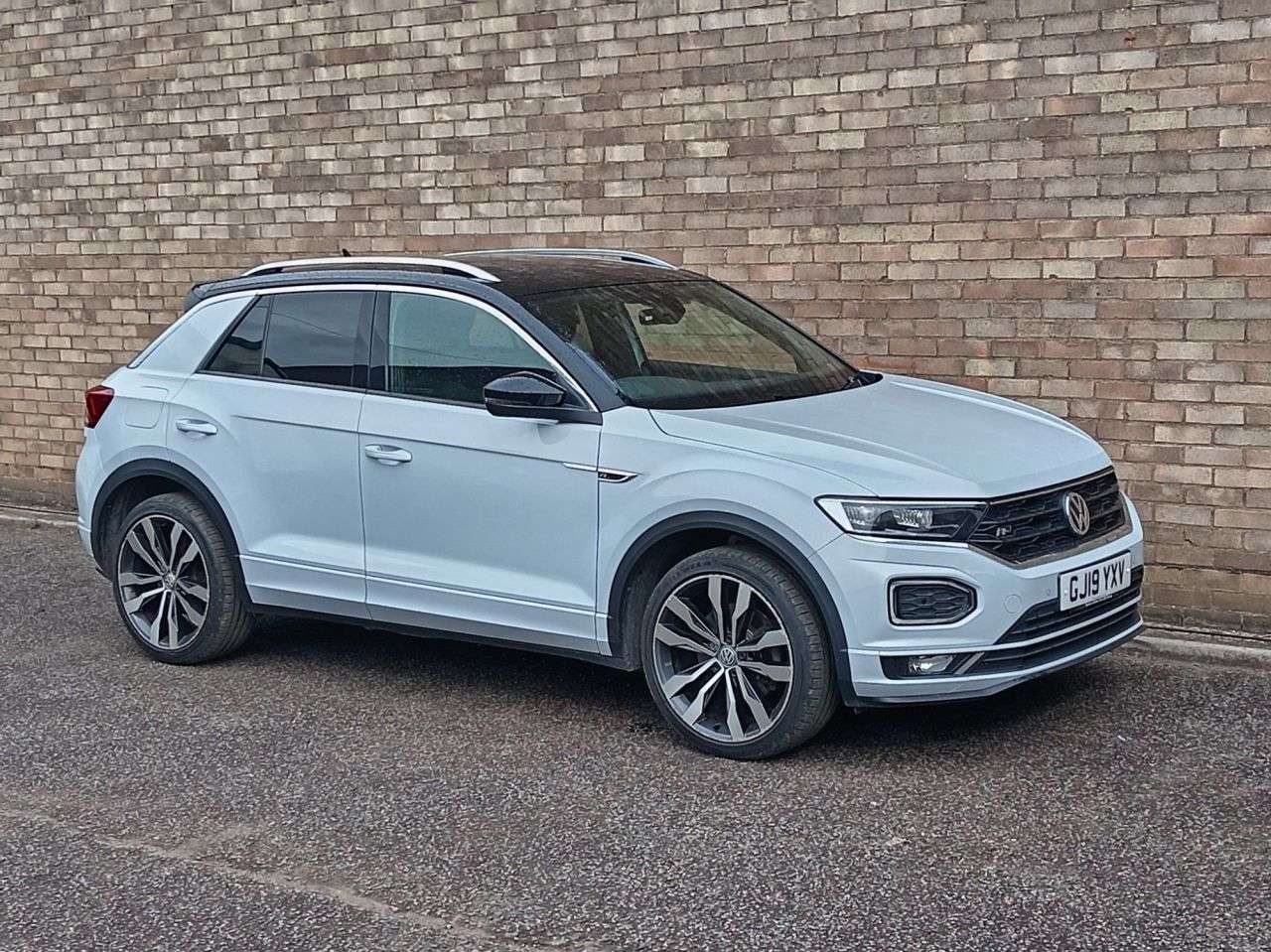 A 2019 VOLKSWAGEN T-ROC 1.5 TSI GPF EVO R-Line SUV 5dr Petrol DSG Euro 6 (s/s) (150 ps) A 2019 VOLKSWAGEN T-ROC 1.5 TSI GPF EVO R-Line SUV 5dr Petrol DSG Euro 6 (s/s) (150 ps)