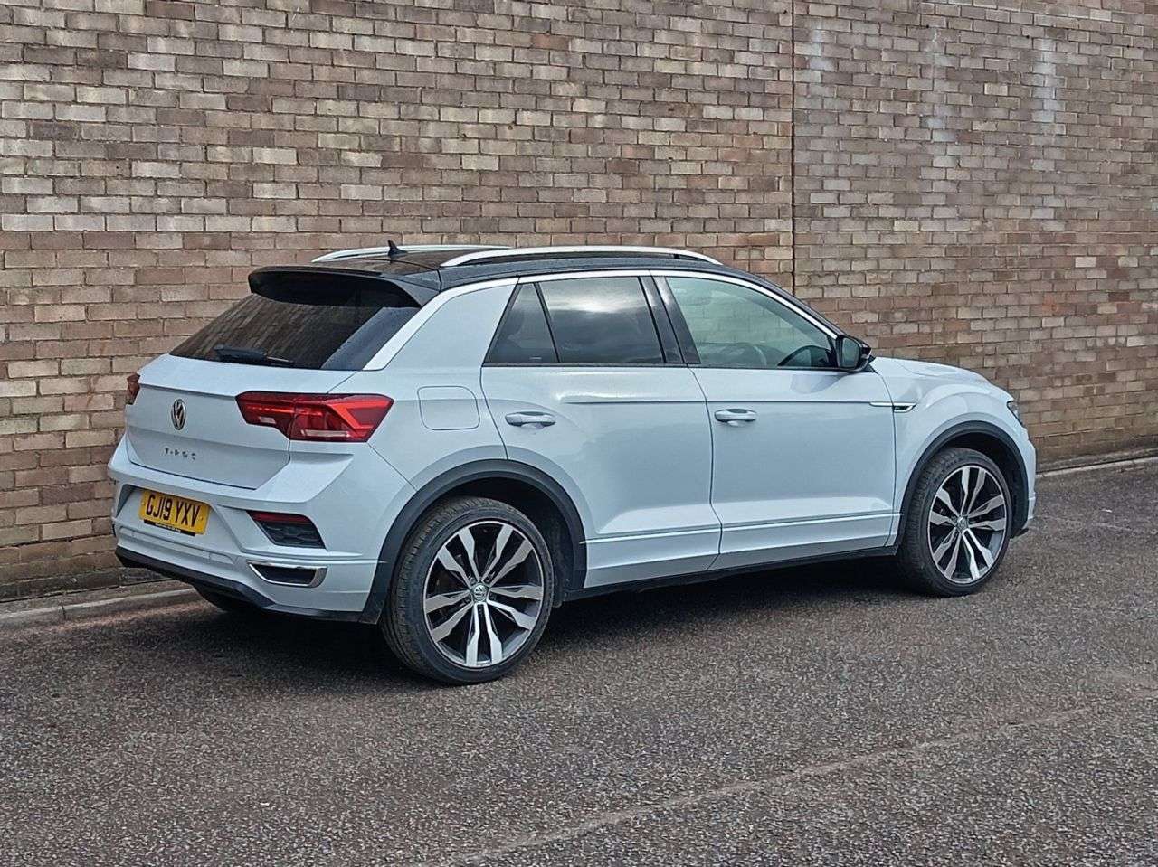 A 2019 VOLKSWAGEN T-ROC 1.5 TSI GPF EVO R-Line SUV 5dr Petrol DSG Euro 6 (s/s) (150 ps) A 2019 VOLKSWAGEN T-ROC 1.5 TSI GPF EVO R-Line SUV 5dr Petrol DSG Euro 6 (s/s) (150 ps)