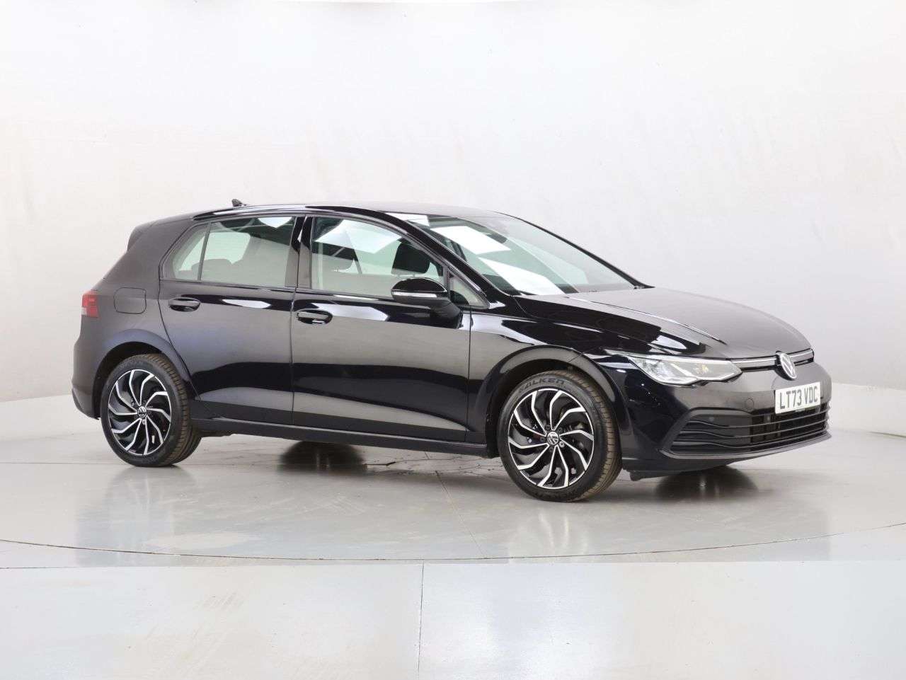 A 2023 VOLKSWAGEN GOLF 1.5 TSI Life Hatchback 5dr Petrol Manual Euro 6 (s/s) (130 ps) A 2023 VOLKSWAGEN GOLF 1.5 TSI Life Hatchback 5dr Petrol Manual Euro 6 (s/s) (130 ps)