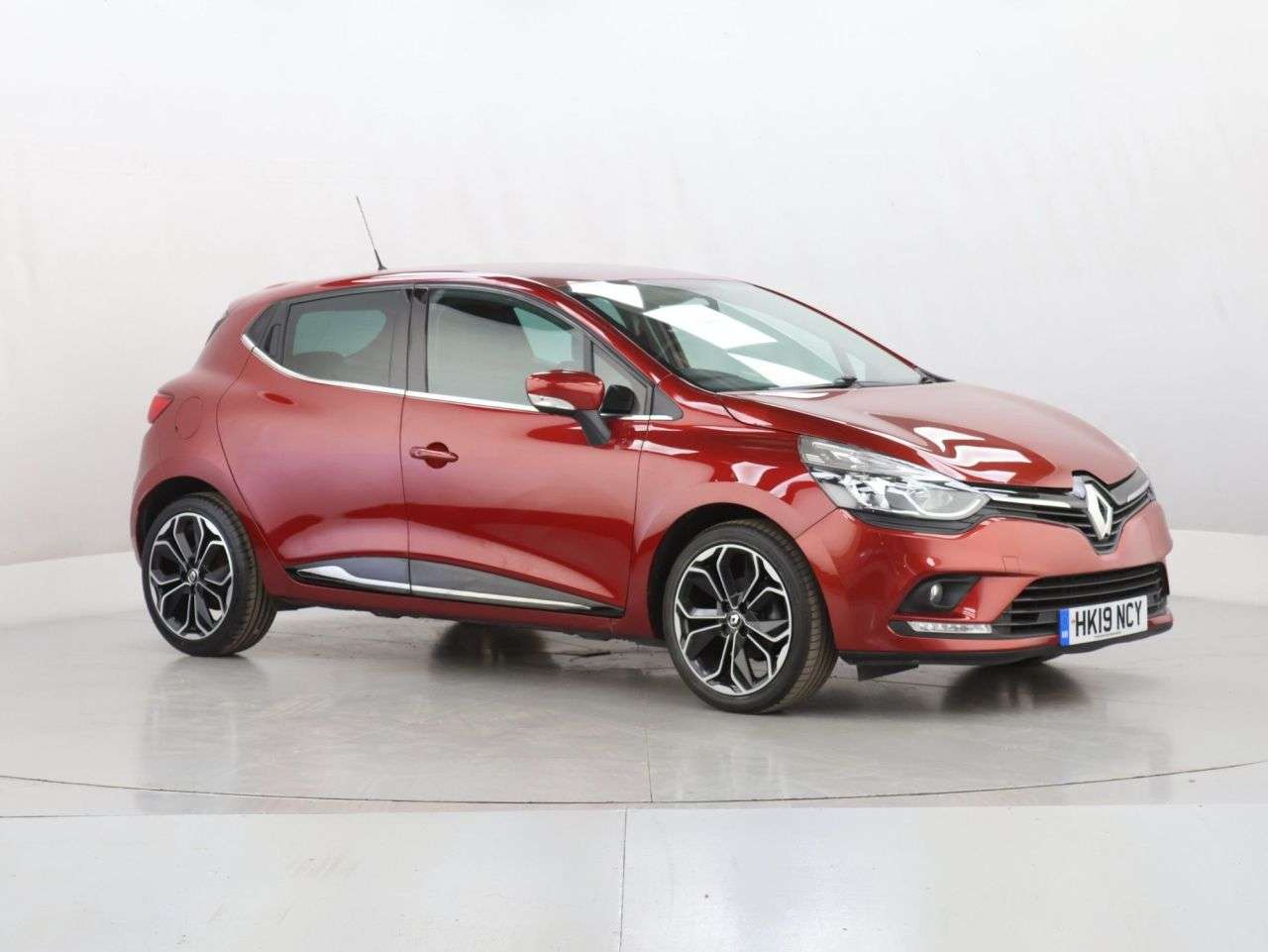 A 2019 RENAULT CLIO 0.9 TCe Iconic Hatchback 5dr Petrol Manual Euro 6 (s/s) (90 ps) A 2019 RENAULT CLIO 0.9 TCe Iconic Hatchback 5dr Petrol Manual Euro 6 (s/s) (90 ps)