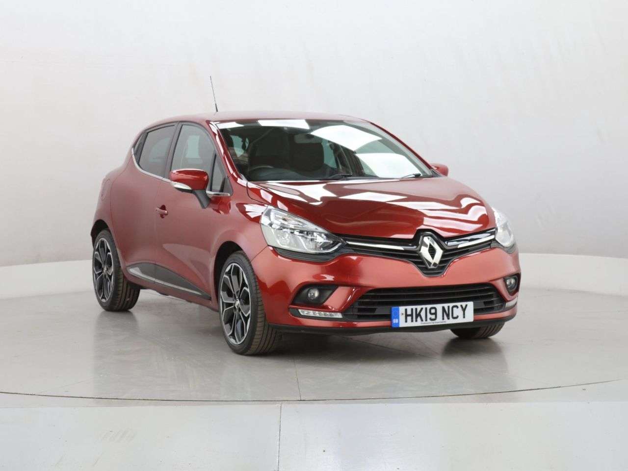 A 2019 RENAULT CLIO 0.9 TCe Iconic Hatchback 5dr Petrol Manual Euro 6 (s/s) (90 ps) A 2019 RENAULT CLIO 0.9 TCe Iconic Hatchback 5dr Petrol Manual Euro 6 (s/s) (90 ps)