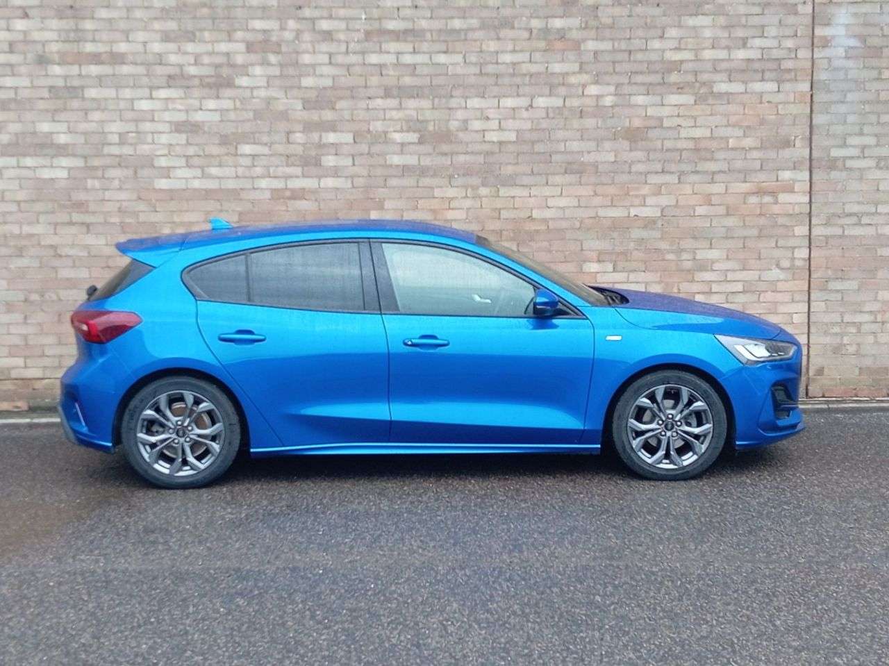A 2024 FORD FOCUS 1.0T EcoBoost MHEV ST-Line Hatchback 5dr Petrol Hybrid Manual Euro 6 (s/s) A 2024 FORD FOCUS 1.0T EcoBoost MHEV ST-Line Hatchback 5dr Petrol Hybrid Manual Euro 6 (s/s)