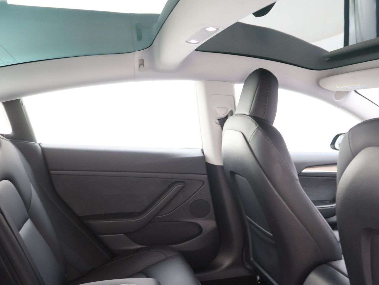 A 2022 TESLA MODEL 3 Saloon 4dr Electric Auto RWD (241 bhp) A 2022 TESLA MODEL 3 Saloon 4dr Electric Auto RWD (241 bhp)