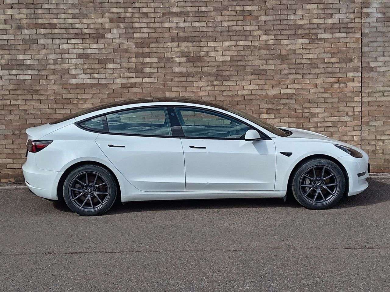 A 2022 TESLA MODEL 3 (Dual Motor) Long Range Saloon 4dr Electric Auto 4WDE (346 ps) A 2022 TESLA MODEL 3 (Dual Motor) Long Range Saloon 4dr Electric Auto 4WDE (346 ps)