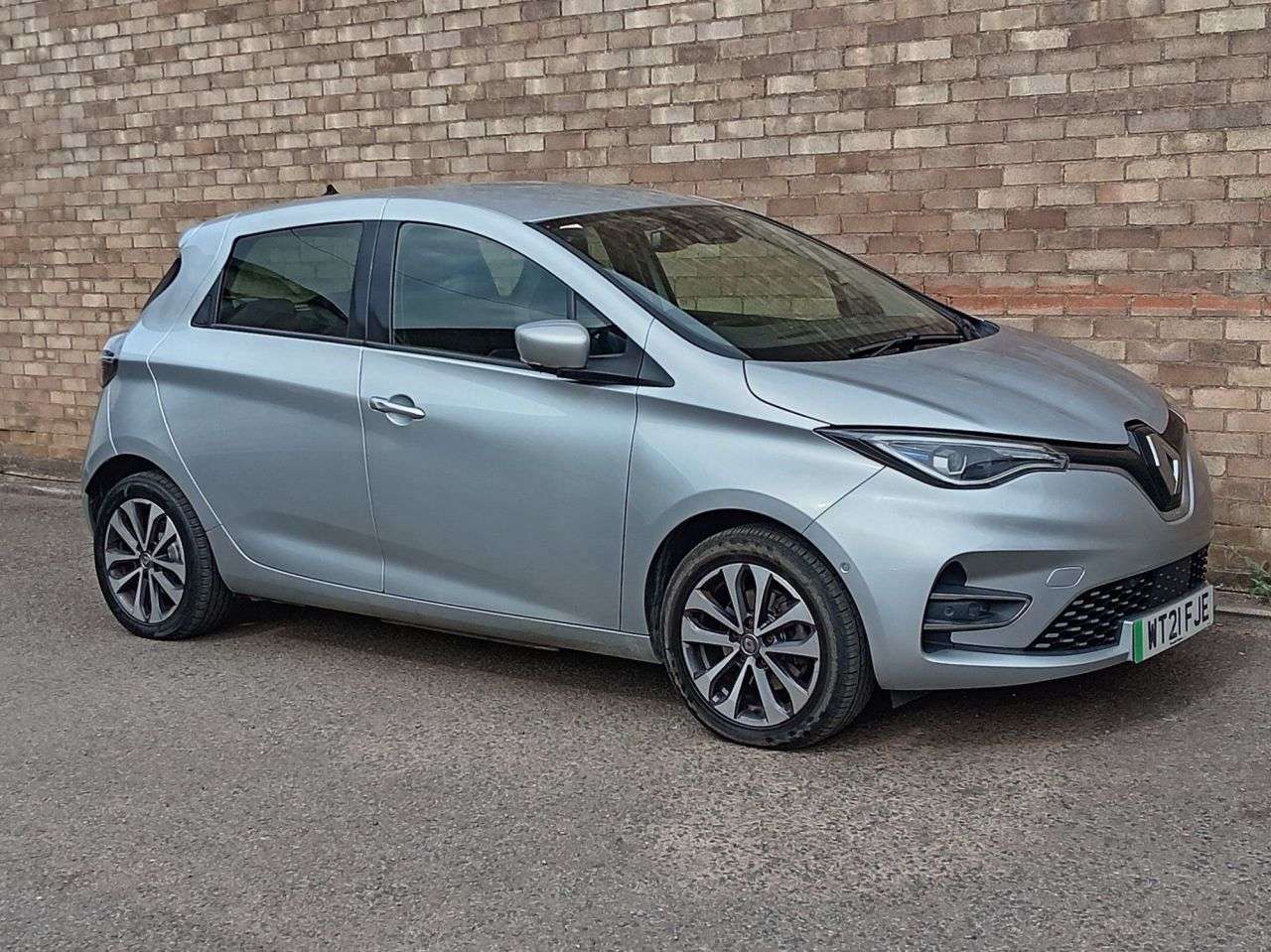 A 2021 RENAULT ZOE R135 EV50 52kWh GT Line Hatchback 5dr Electric Auto (Rapid Charge) (134 bhp A 2021 RENAULT ZOE R135 EV50 52kWh GT Line Hatchback 5dr Electric Auto (Rapid Charge) (134 bhp