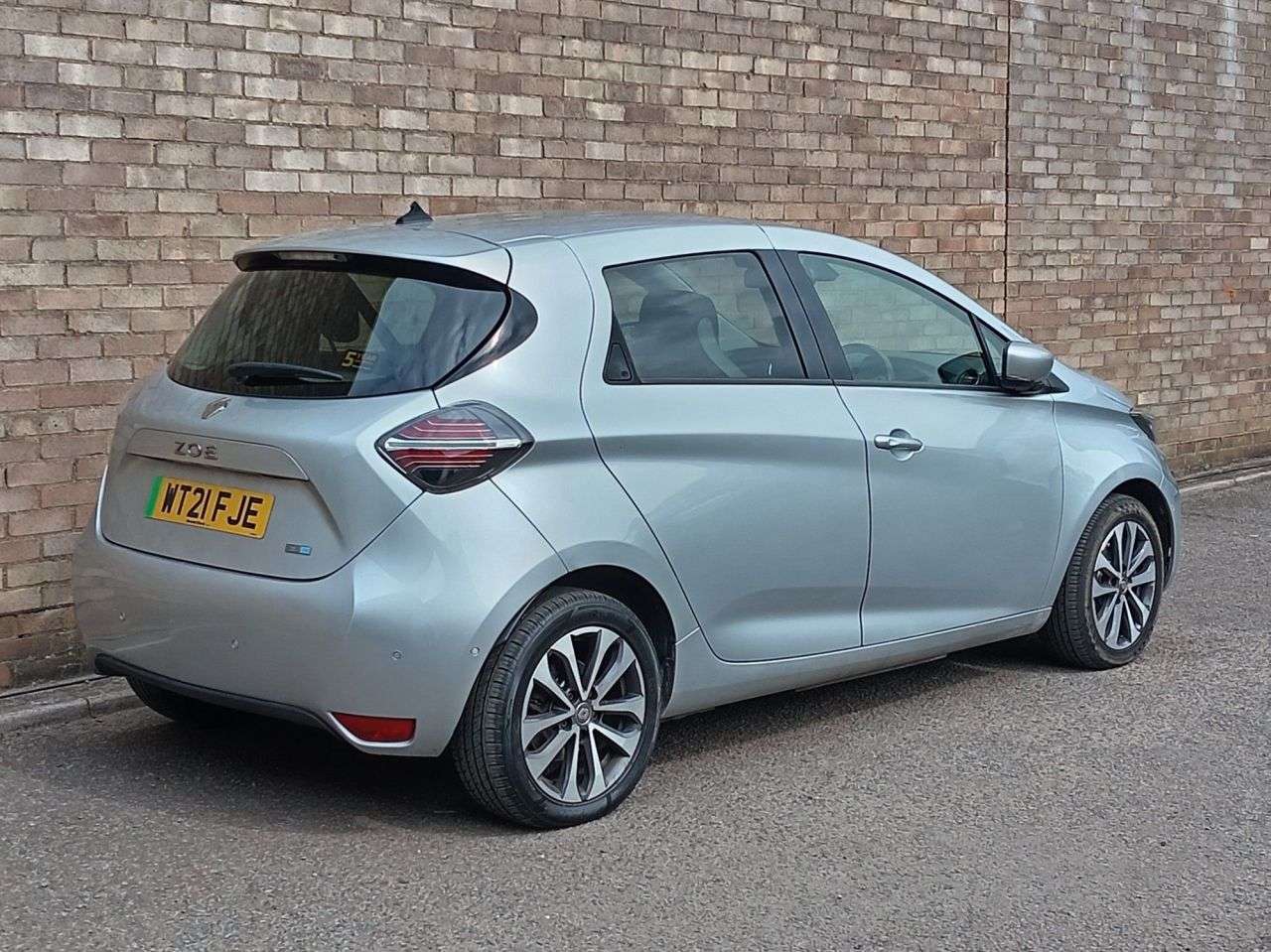 A 2021 RENAULT ZOE R135 EV50 52kWh GT Line Hatchback 5dr Electric Auto (Rapid Charge) (134 bhp A 2021 RENAULT ZOE R135 EV50 52kWh GT Line Hatchback 5dr Electric Auto (Rapid Charge) (134 bhp