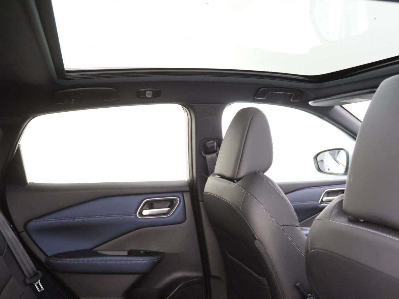 A 2022 NISSAN QASHQAI 1.3 DIG-T MHEV Tekna SUV 5dr Petrol Hybrid Manual Euro 6 (s/s) (140 ps) A 2022 NISSAN QASHQAI 1.3 DIG-T MHEV Tekna SUV 5dr Petrol Hybrid Manual Euro 6 (s/s) (140 ps)