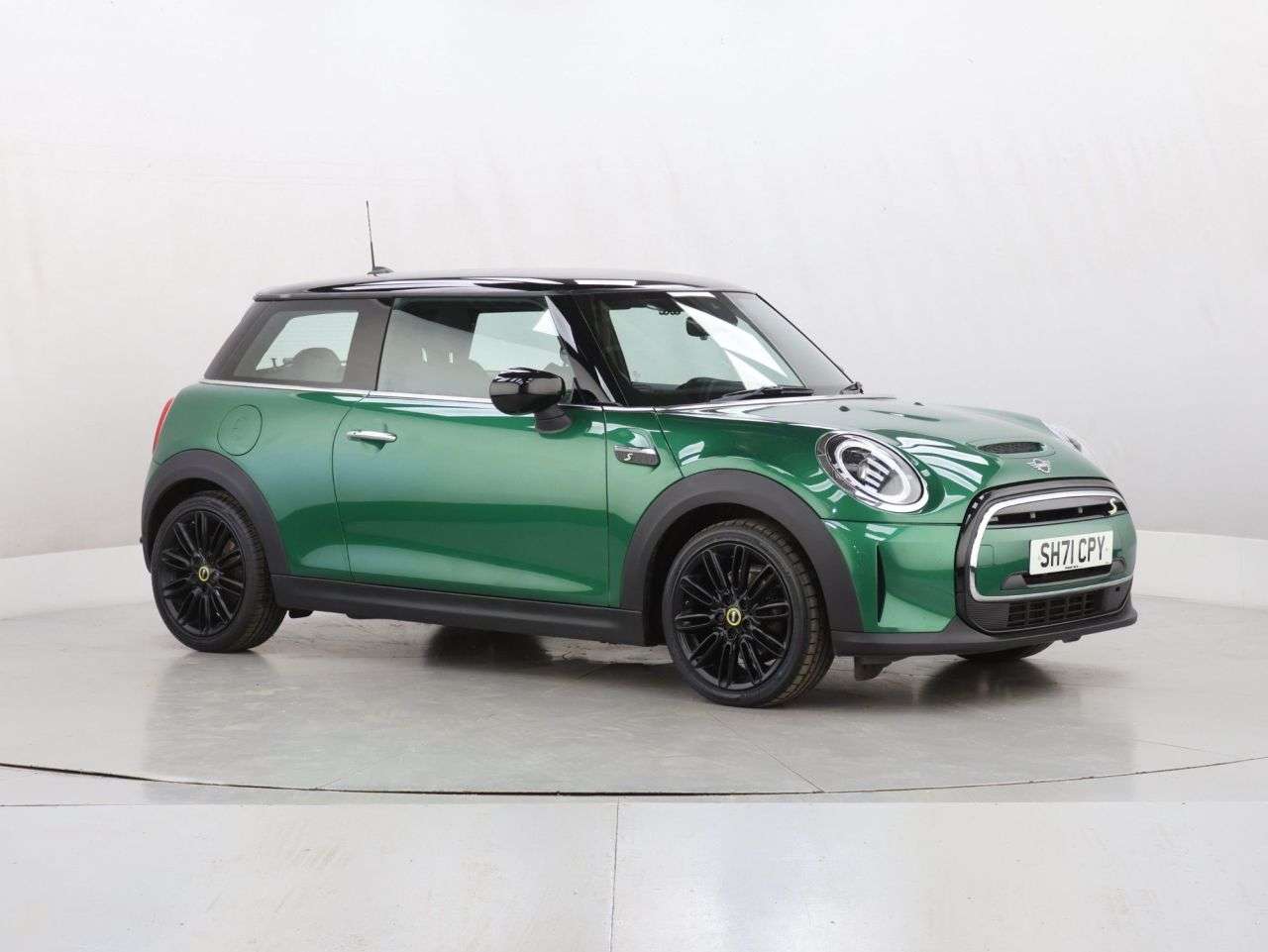 A 2021 MINI ELECTRIC HATCH Cooper SE 32.6kWh Level 2 Hatchback 3dr Electric Auto (184 ps) A 2021 MINI ELECTRIC HATCH Cooper SE 32.6kWh Level 2 Hatchback 3dr Electric Auto (184 ps)