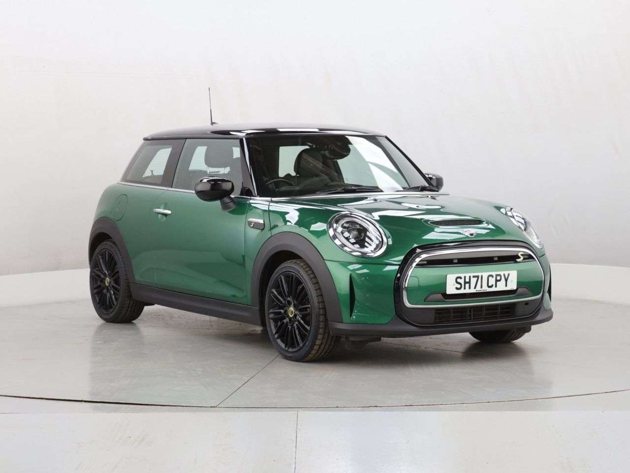 A 2021 MINI ELECTRIC HATCH Cooper SE 32.6kWh Level 2 Hatchback 3dr Electric Auto (184 ps) A 2021 MINI ELECTRIC HATCH Cooper SE 32.6kWh Level 2 Hatchback 3dr Electric Auto (184 ps)