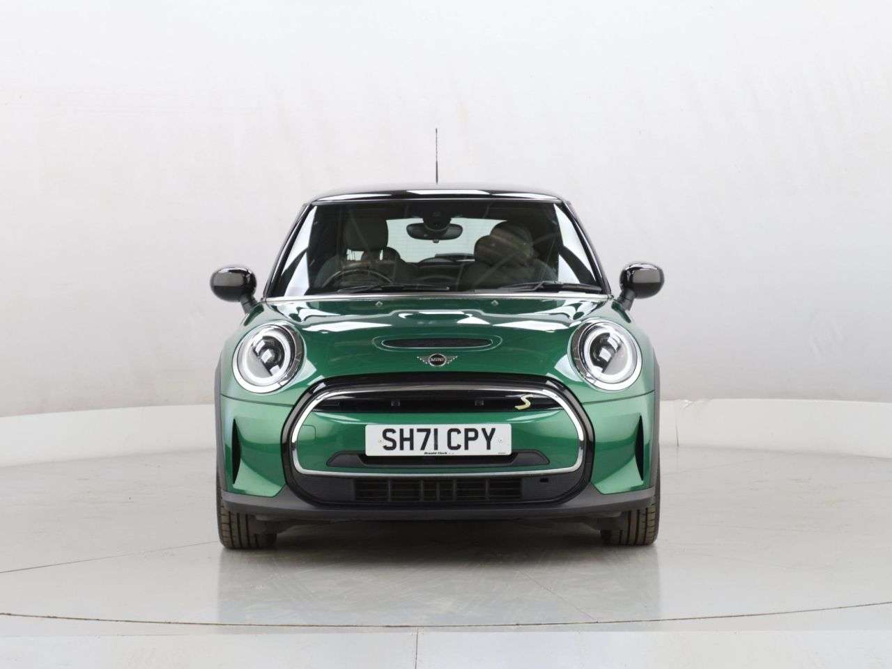 A 2021 MINI ELECTRIC HATCH Cooper SE 32.6kWh Level 2 Hatchback 3dr Electric Auto (184 ps) A 2021 MINI ELECTRIC HATCH Cooper SE 32.6kWh Level 2 Hatchback 3dr Electric Auto (184 ps)
