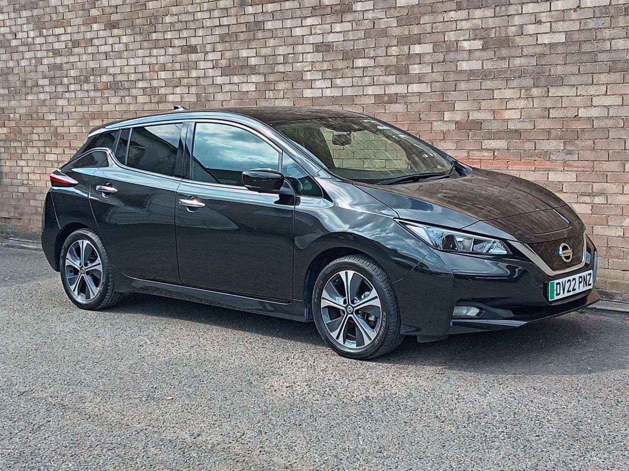 A 2022 NISSAN LEAF 40kWh N-Connecta Hatchback 5dr Electric Auto (150 ps) A 2022 NISSAN LEAF 40kWh N-Connecta Hatchback 5dr Electric Auto (150 ps)