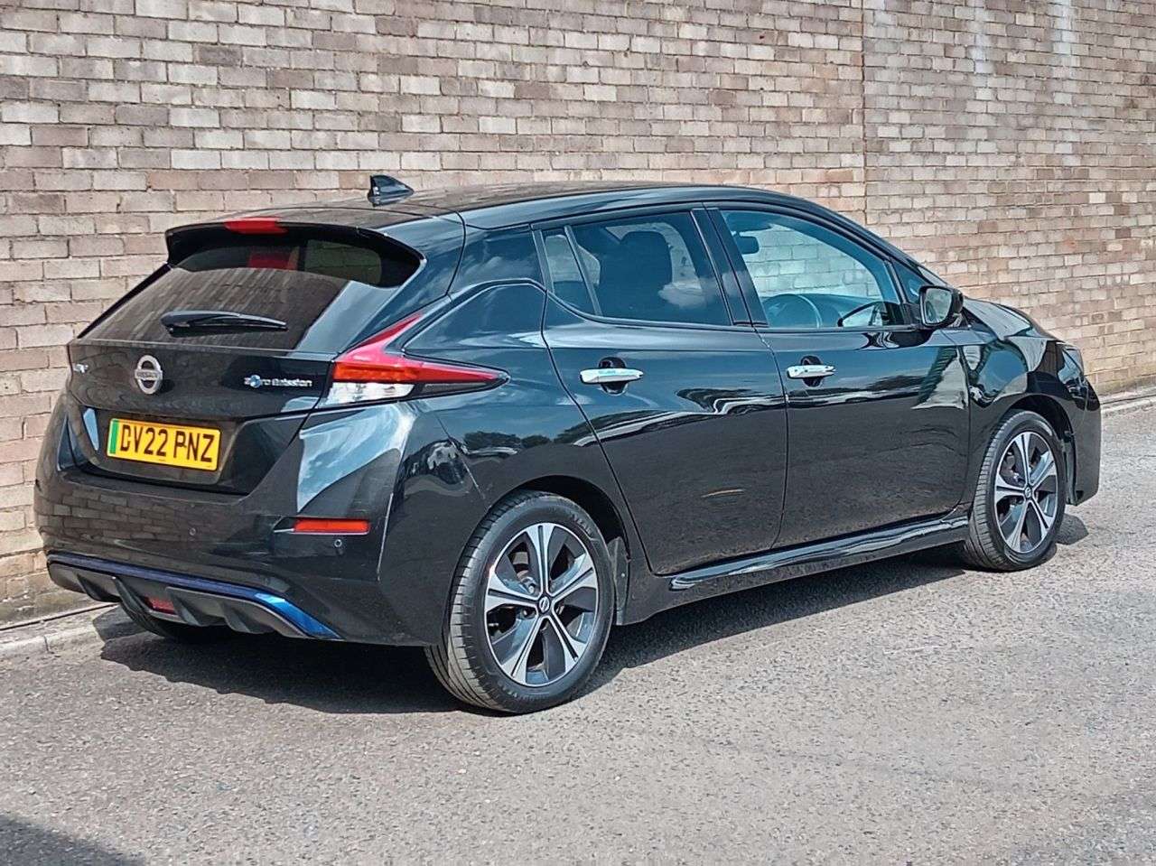 A 2022 NISSAN LEAF 40kWh N-Connecta Hatchback 5dr Electric Auto (150 ps) A 2022 NISSAN LEAF 40kWh N-Connecta Hatchback 5dr Electric Auto (150 ps)