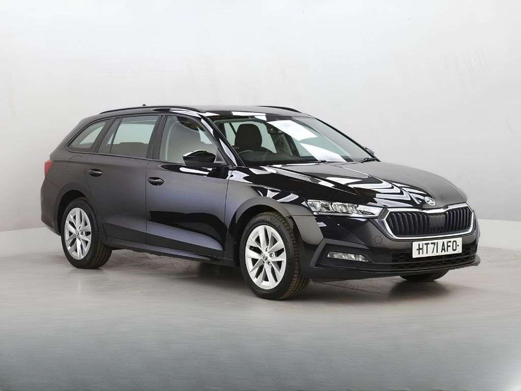 A 2022 SKODA OCTAVIA 1.4 TSI iV 13kWh SE Technology Estate 5dr Petrol Plug-in Hybrid DSG Euro 6 A 2022 SKODA OCTAVIA 1.4 TSI iV 13kWh SE Technology Estate 5dr Petrol Plug-in Hybrid DSG Euro 6
