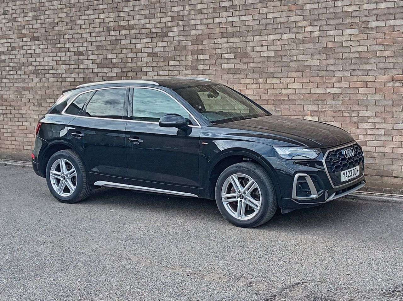 A 2023 AUDI Q5 2.0 TFSI 45 S line SUV 5dr Petrol S Tronic quattro Euro 6 (s/s) (265 ps) A 2023 AUDI Q5 2.0 TFSI 45 S line SUV 5dr Petrol S Tronic quattro Euro 6 (s/s) (265 ps)