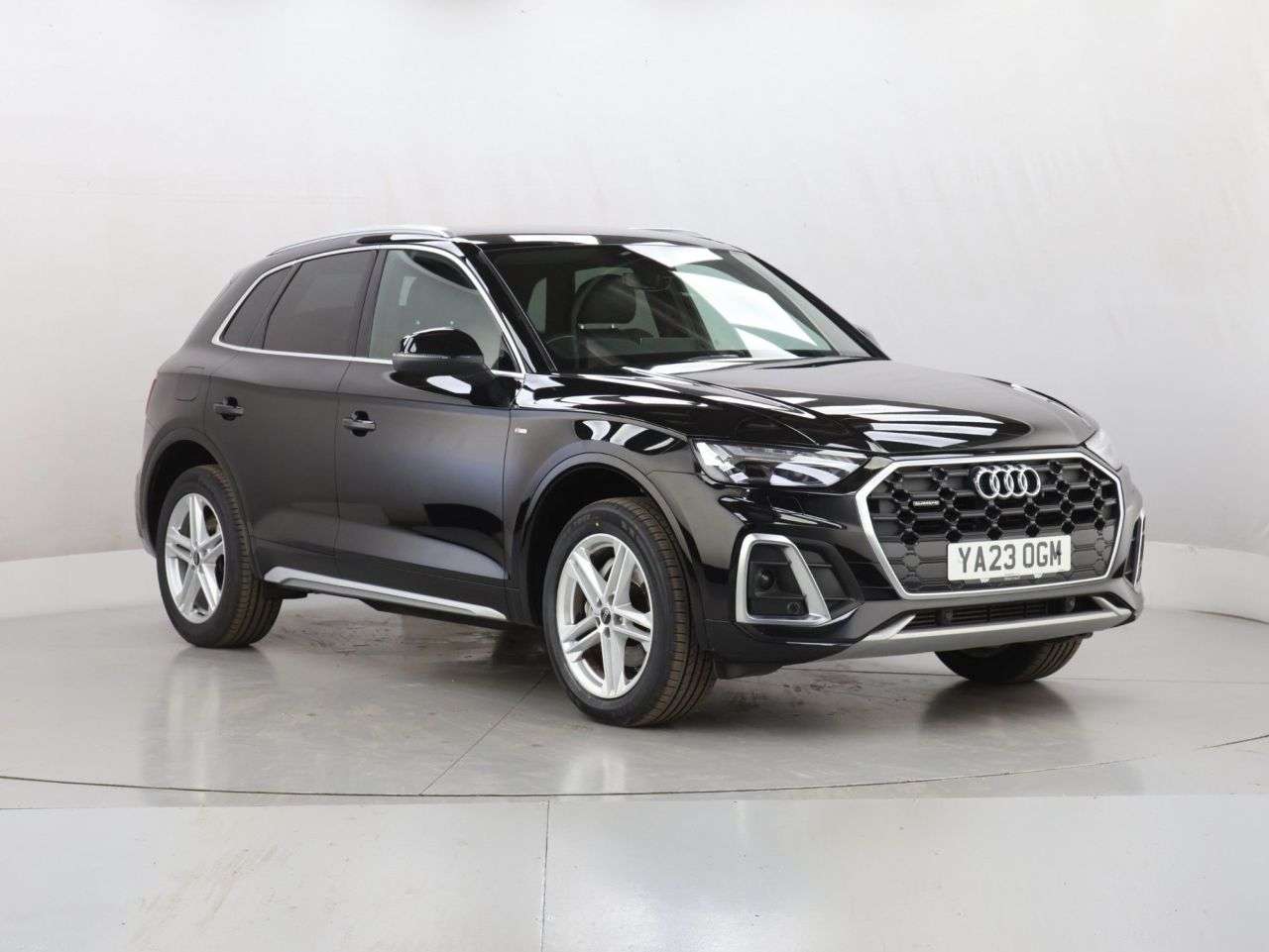A 2023 AUDI Q5 2.0 TFSI 45 S line SUV 5dr Petrol S Tronic quattro Euro 6 (s/s) (265 ps) A 2023 AUDI Q5 2.0 TFSI 45 S line SUV 5dr Petrol S Tronic quattro Euro 6 (s/s) (265 ps)