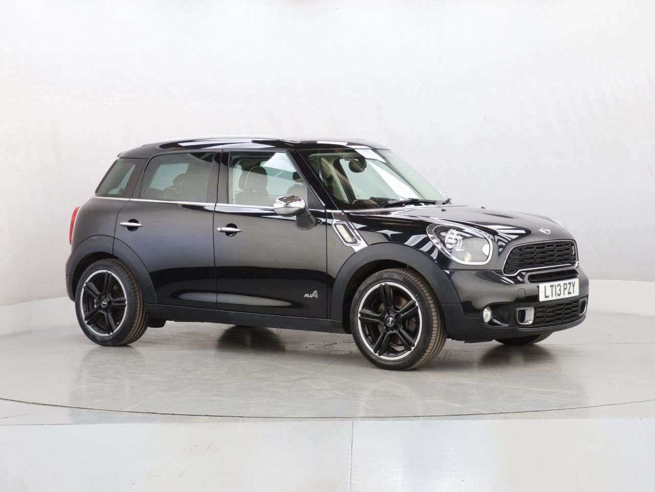 A 2013 MINI COUNTRYMAN 1.6 Cooper S SUV 5dr Petrol Auto ALL4 Euro 5 (184 ps) A 2013 MINI COUNTRYMAN 1.6 Cooper S SUV 5dr Petrol Auto ALL4 Euro 5 (184 ps)