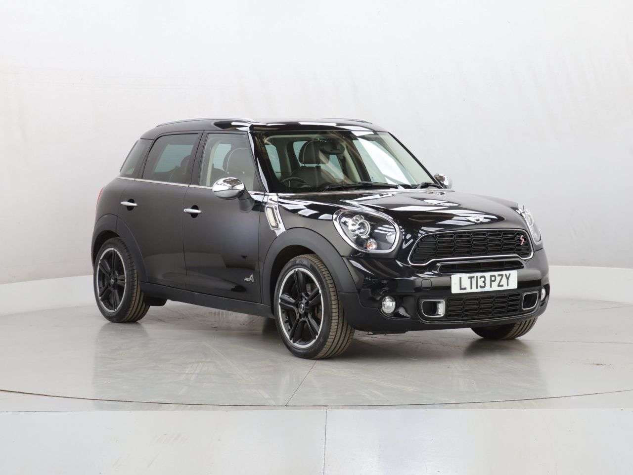 A 2013 MINI COUNTRYMAN 1.6 Cooper S SUV 5dr Petrol Auto ALL4 Euro 5 (184 ps) A 2013 MINI COUNTRYMAN 1.6 Cooper S SUV 5dr Petrol Auto ALL4 Euro 5 (184 ps)