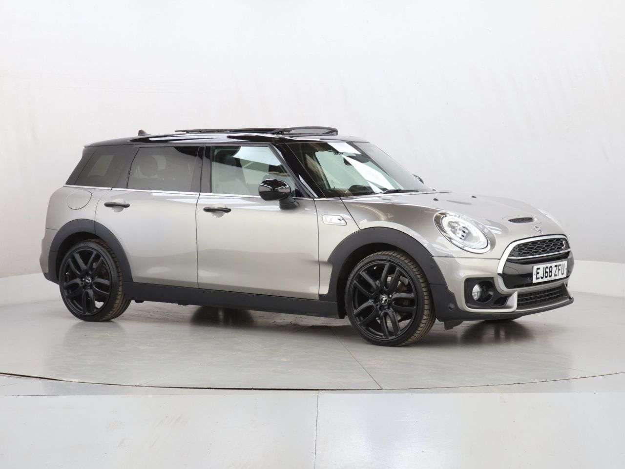 A 2018 MINI CLUBMAN 2.0 Cooper S Sport Estate 6dr Petrol Steptronic Euro 6 (s/s) (192 ps) A 2018 MINI CLUBMAN 2.0 Cooper S Sport Estate 6dr Petrol Steptronic Euro 6 (s/s) (192 ps)