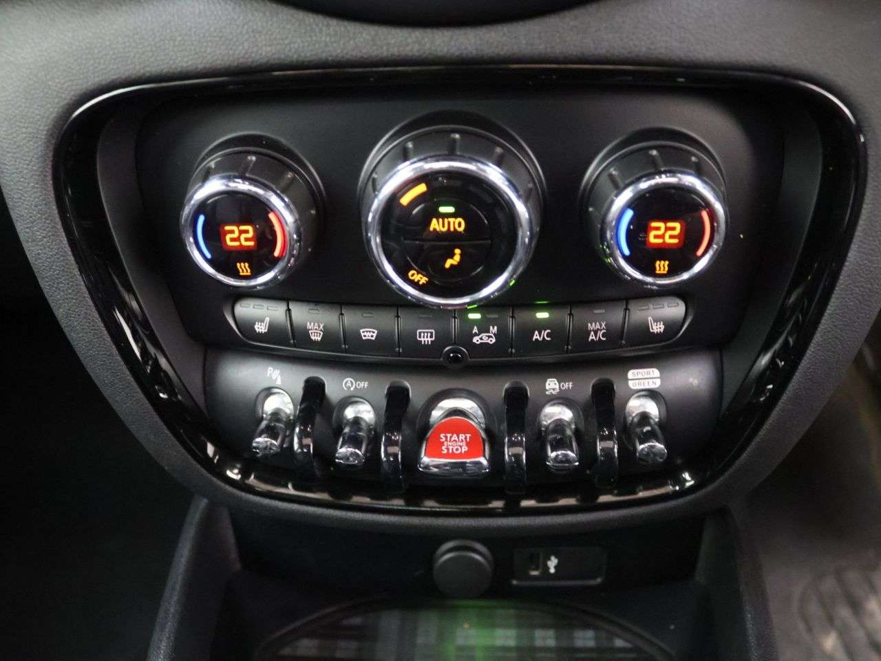 2018 MINI CLUBMAN 2018 MINI CLUBMAN