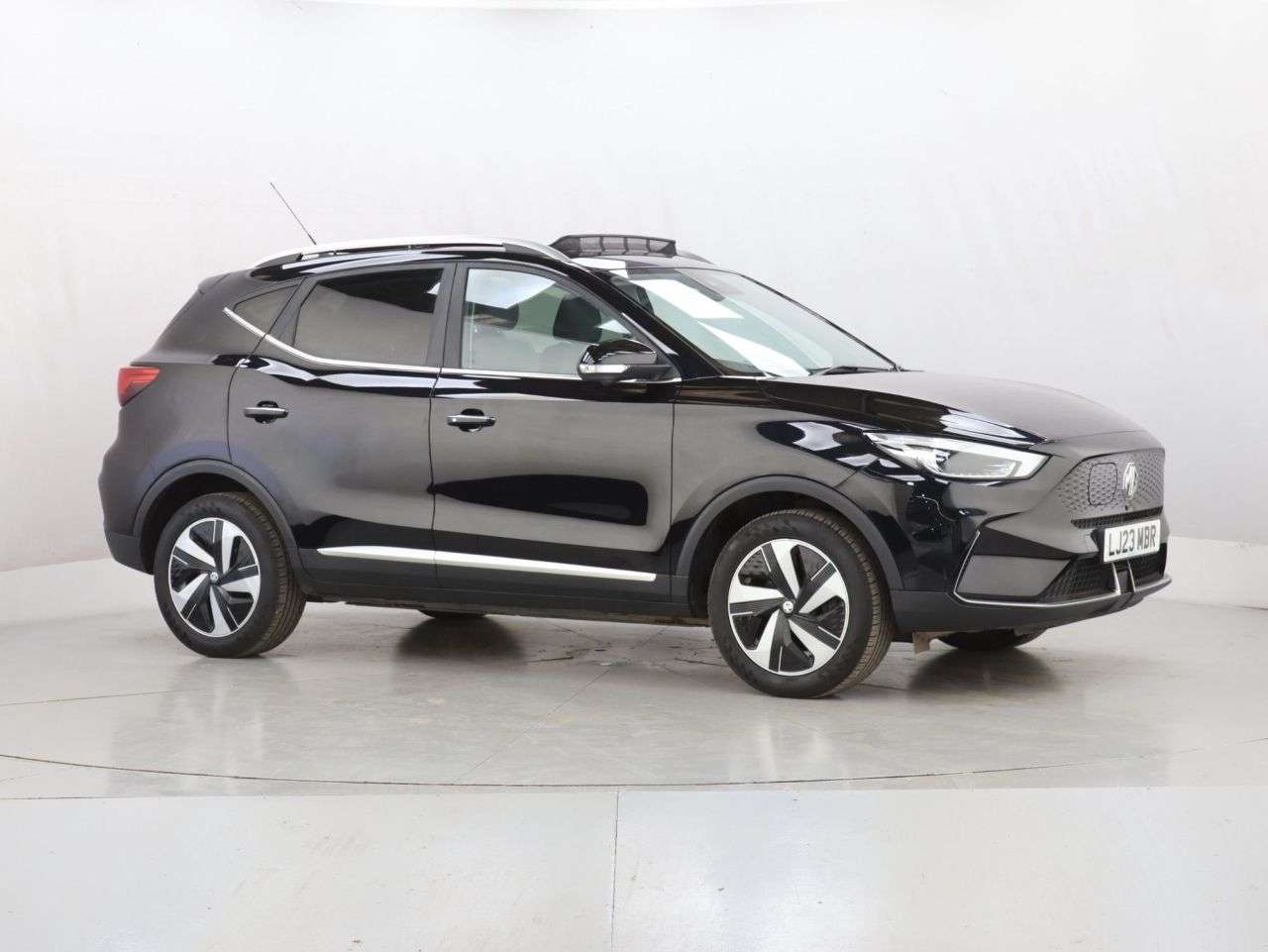 A 2023 MG MG ZS 72.6kWh Trophy Long Range SUV 5dr Electric Auto (156 ps) A 2023 MG MG ZS 72.6kWh Trophy Long Range SUV 5dr Electric Auto (156 ps)