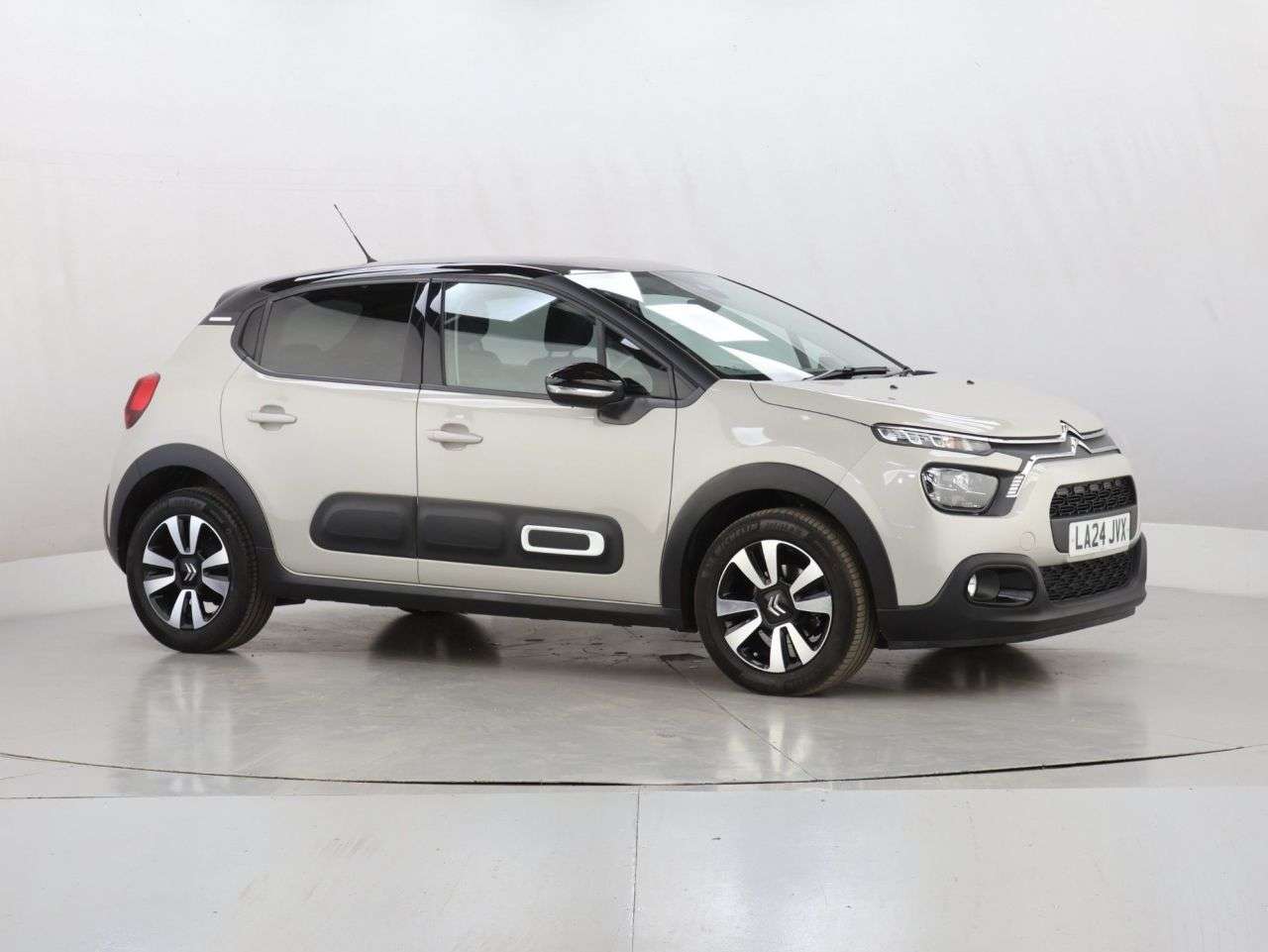 A 2024 CITROEN C3 1.2 PureTech PLUS Hatchback 5dr Petrol Manual Euro 6 (s/s) (83 ps) A 2024 CITROEN C3 1.2 PureTech PLUS Hatchback 5dr Petrol Manual Euro 6 (s/s) (83 ps)