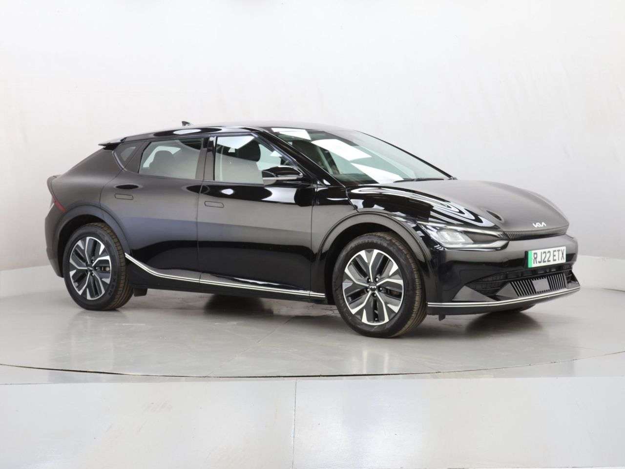 A 2022 KIA EV6 77.4kWh Air Hatchback 5dr Electric Auto (225 bhp) A 2022 KIA EV6 77.4kWh Air Hatchback 5dr Electric Auto (225 bhp)
